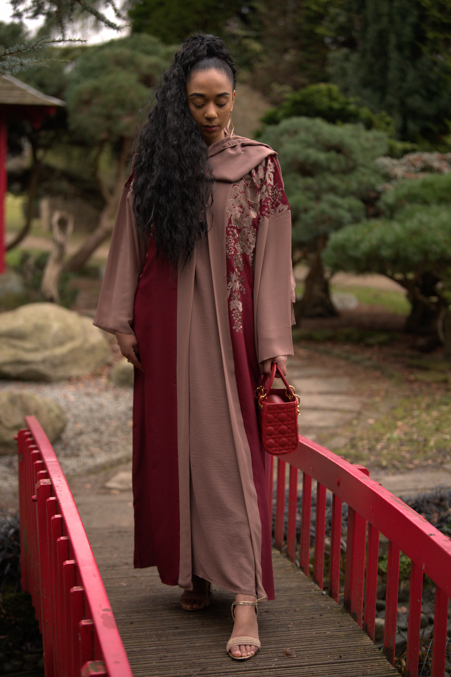 Floral Embroidered 3-Piece Abaya Set with Belt & Badge