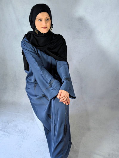 Elegant Embellished Closed Abaya – Beautiful Two-Piece Set with Embellished Design